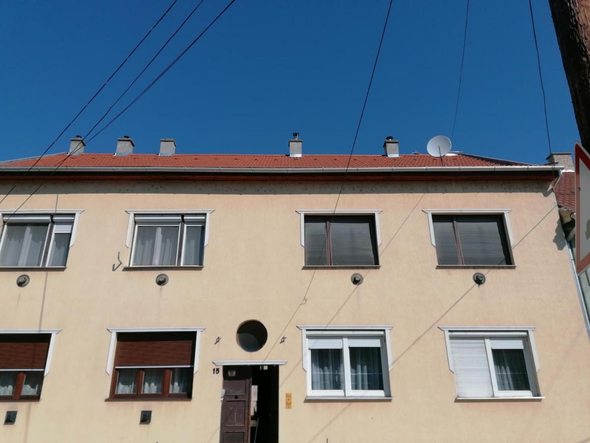 Szatmari Apartman Miskolc Exterior photo
